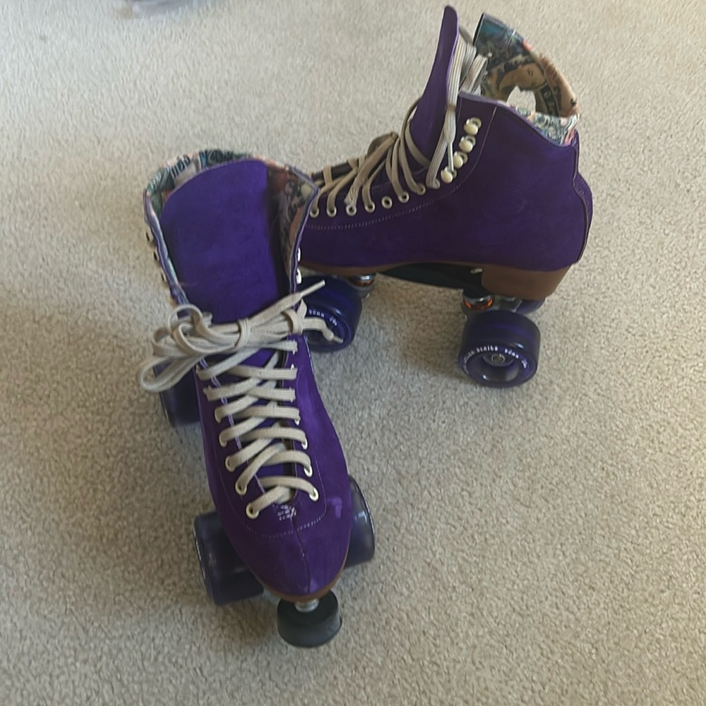 Like new Moxi skates